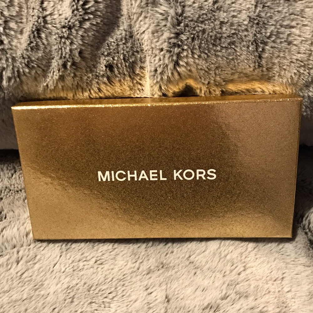 Michael Kors Brown/PlGold Wallet NWT - Picture 8 of 8